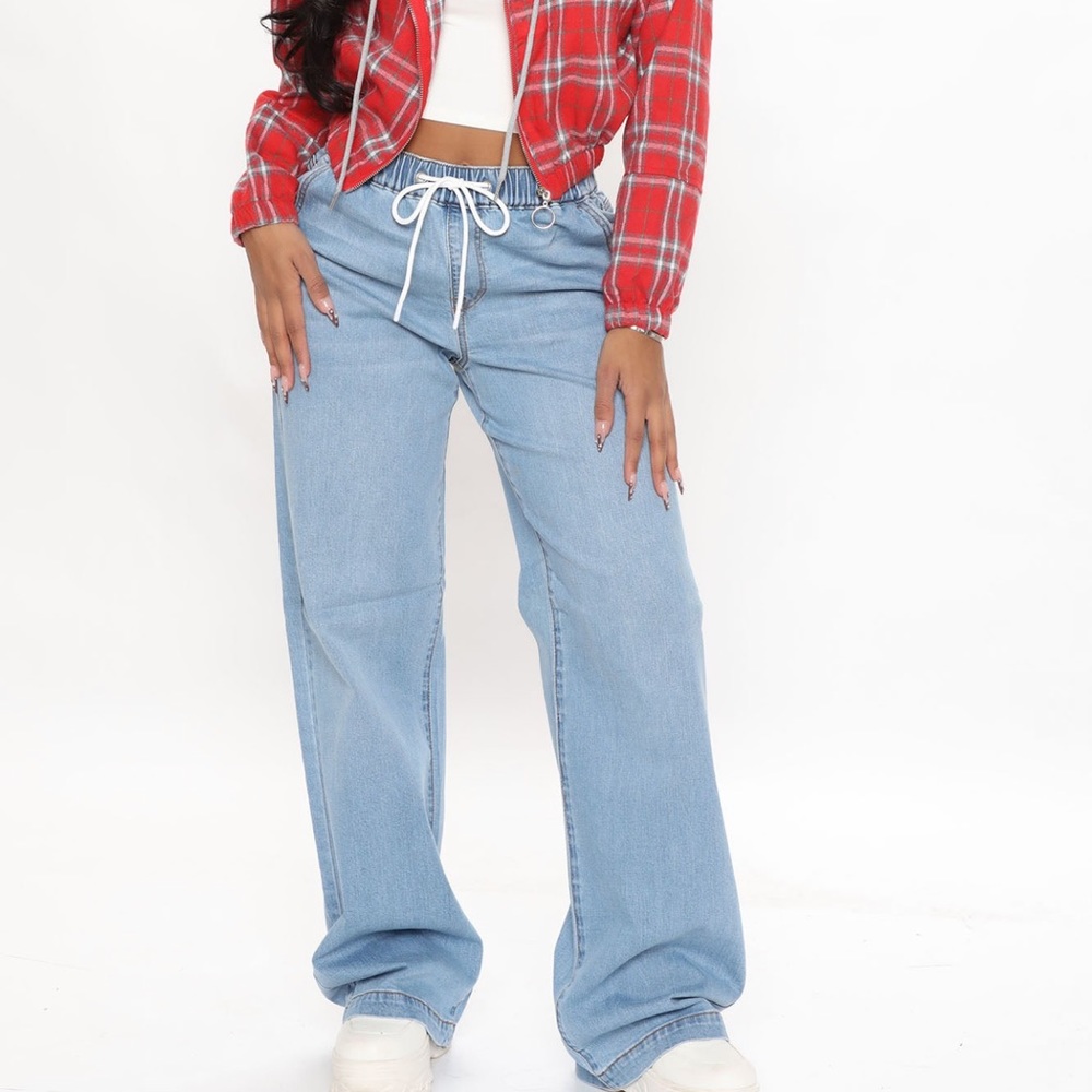 Drawstring, light blue, wide leg jeans!